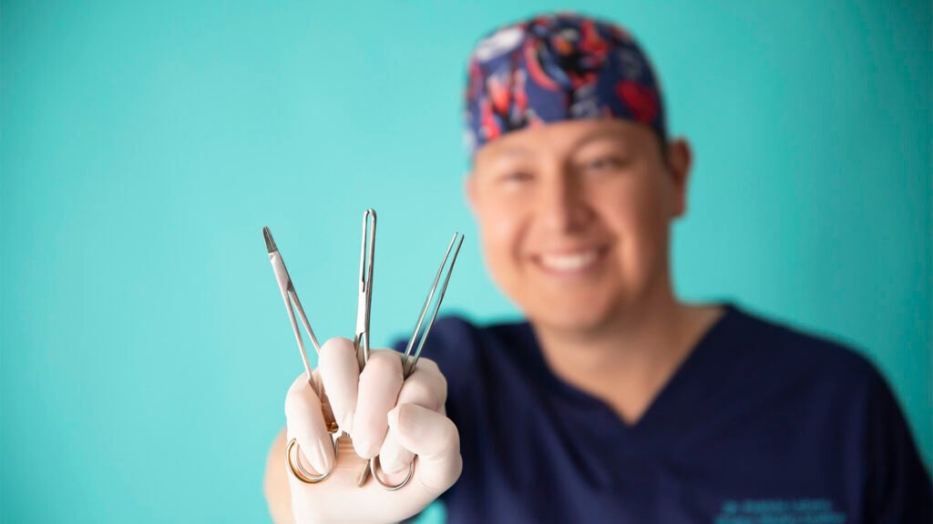 Dr. Patricio Latorre — rinoplastia en Quito